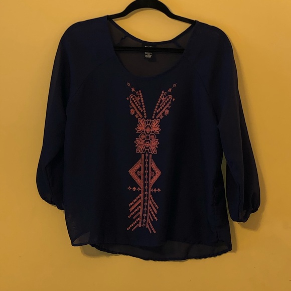 Preloved Navy Blue Top w/ Design Down Front B13 - Picture 7 of 7
